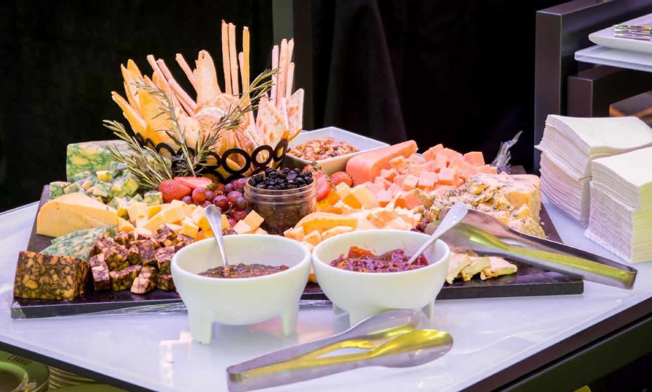Holiday Inn Edmonton South - Evario Events By Ihg Exterior foto